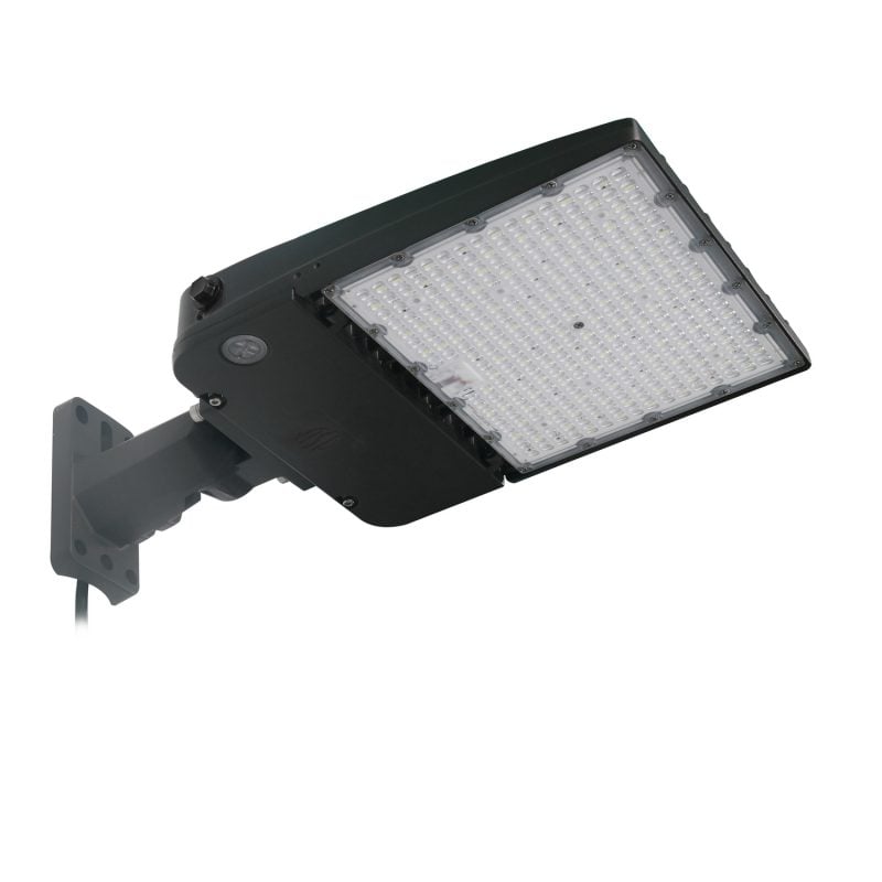 Product Luz LED ajustable para estacionamiento de 200/240/300 vatios | 28800 a 43400 lúmenes | 3000 K/4000 K/5000 K | 100 V-277 V | Fotocélula integrada LLS-AL-SB5A-100-120-150-CC-PC-800×800-1.jpg